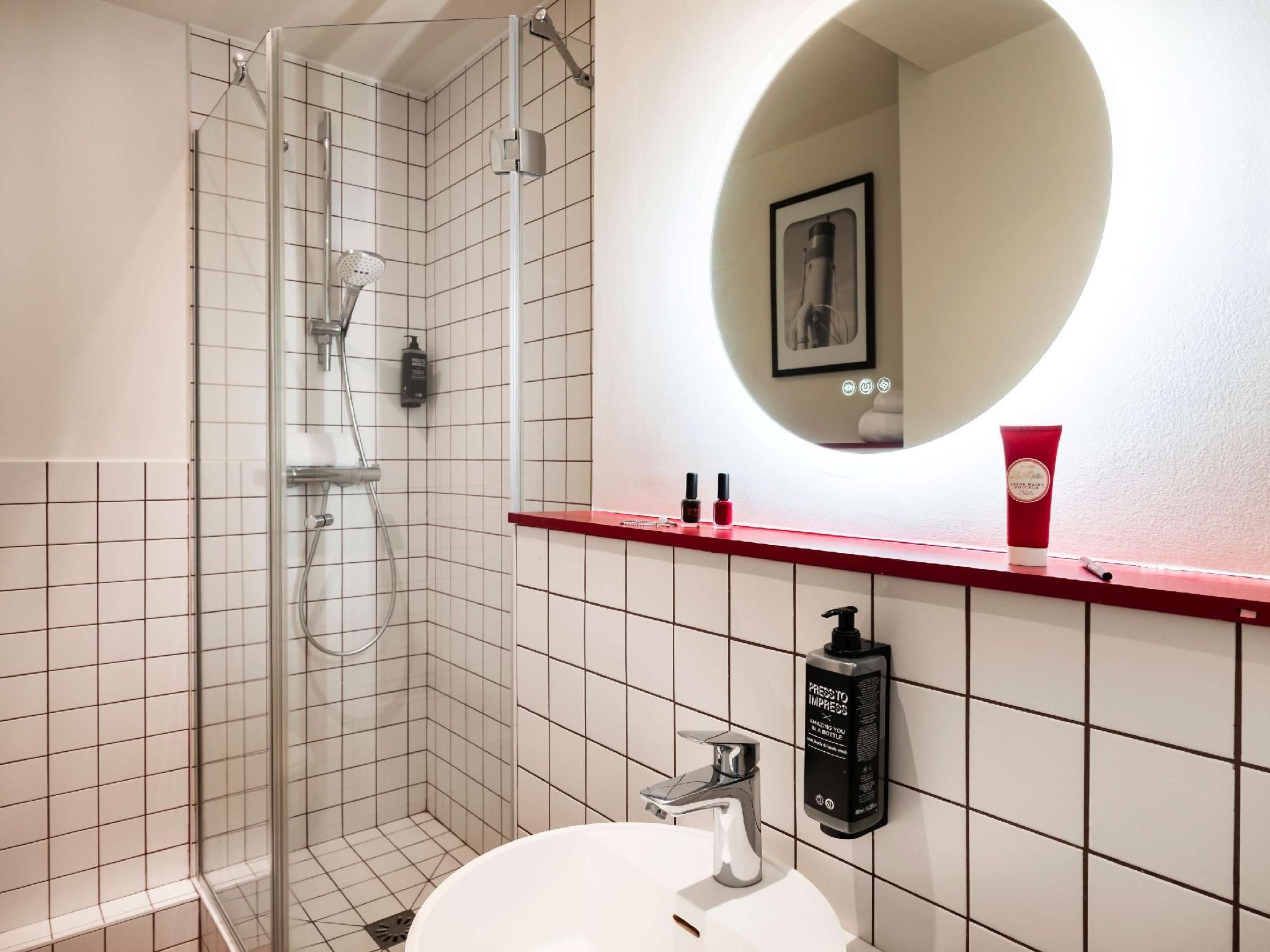 Family room w/ double bed and double sofa bed (2 adults and 2 children)