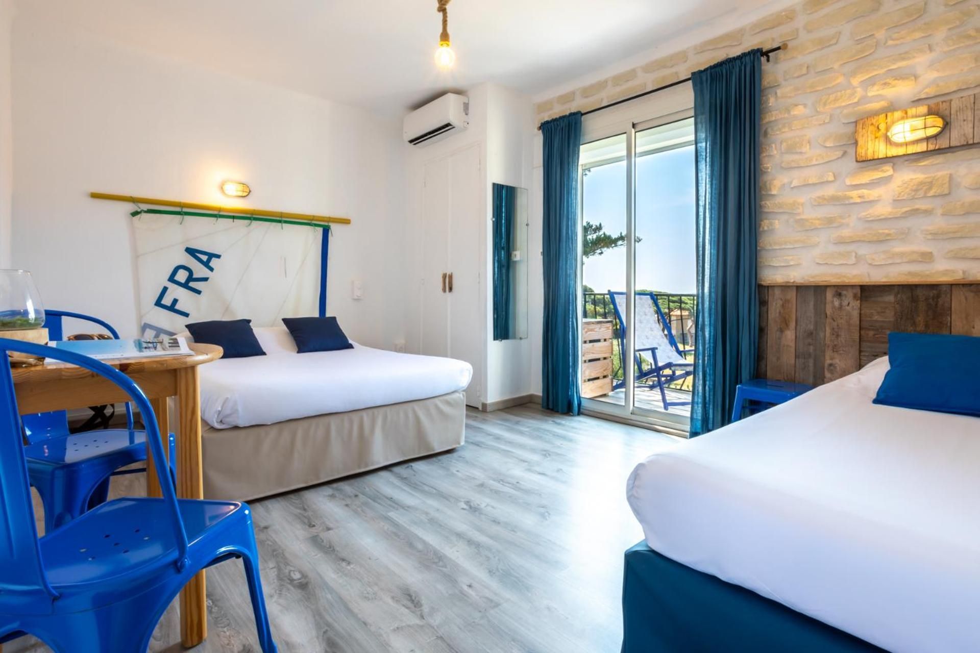 Triple Room with Kitchenette and Sea View