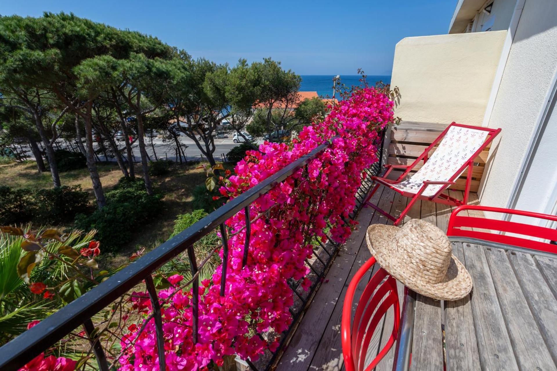 Triple Room with Kitchenette and Sea View