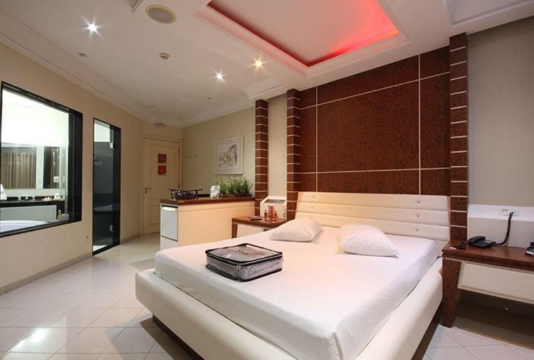 Suite with Hot Tub