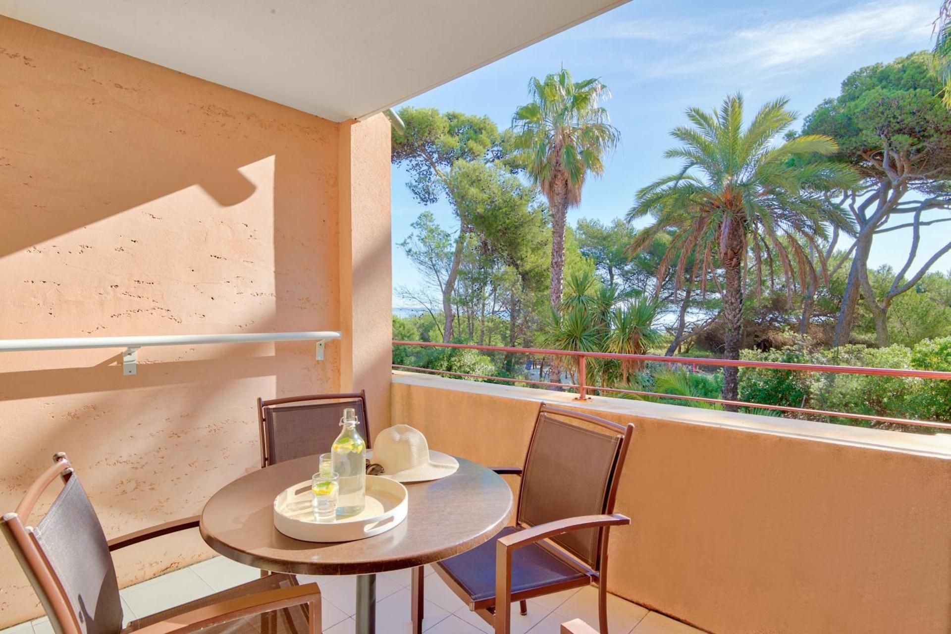 One-Bedroom Apartment with Terrace or Balcony (4 People) - Garden View