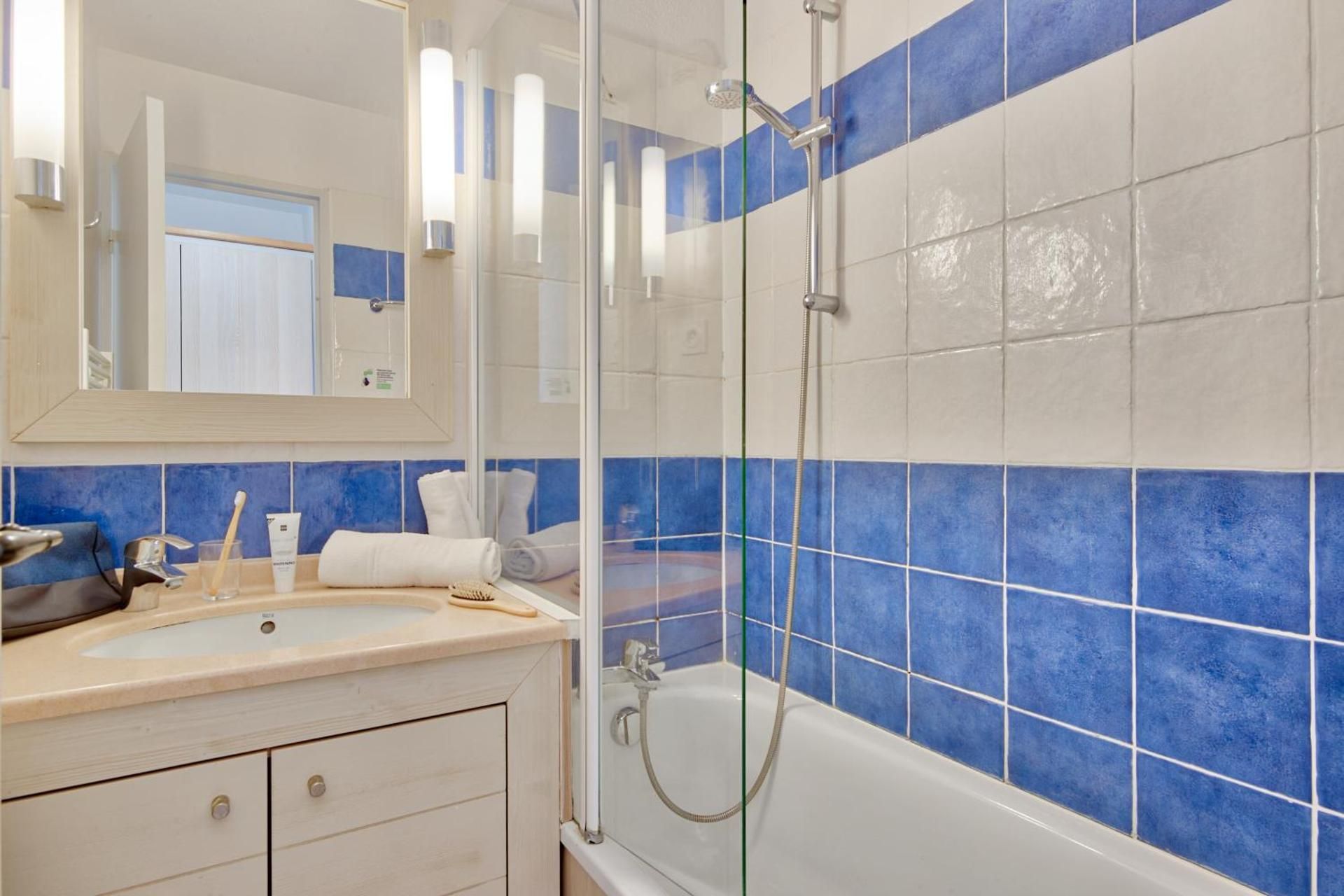 One-Bedroom Apartment with Terrace or Balcony (4 People) - Garden View