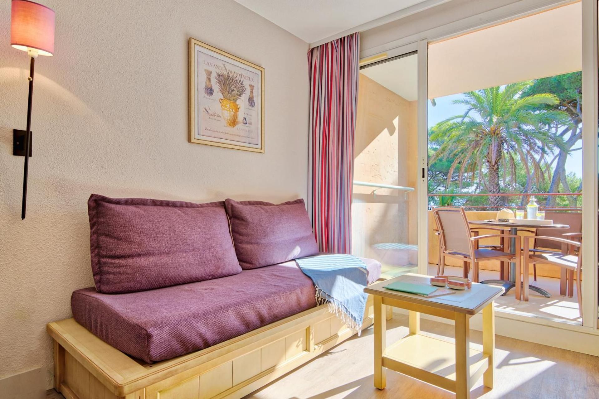 Studio with Sleeping Alcove and Terrace or Balcony (4 People) - Garden View