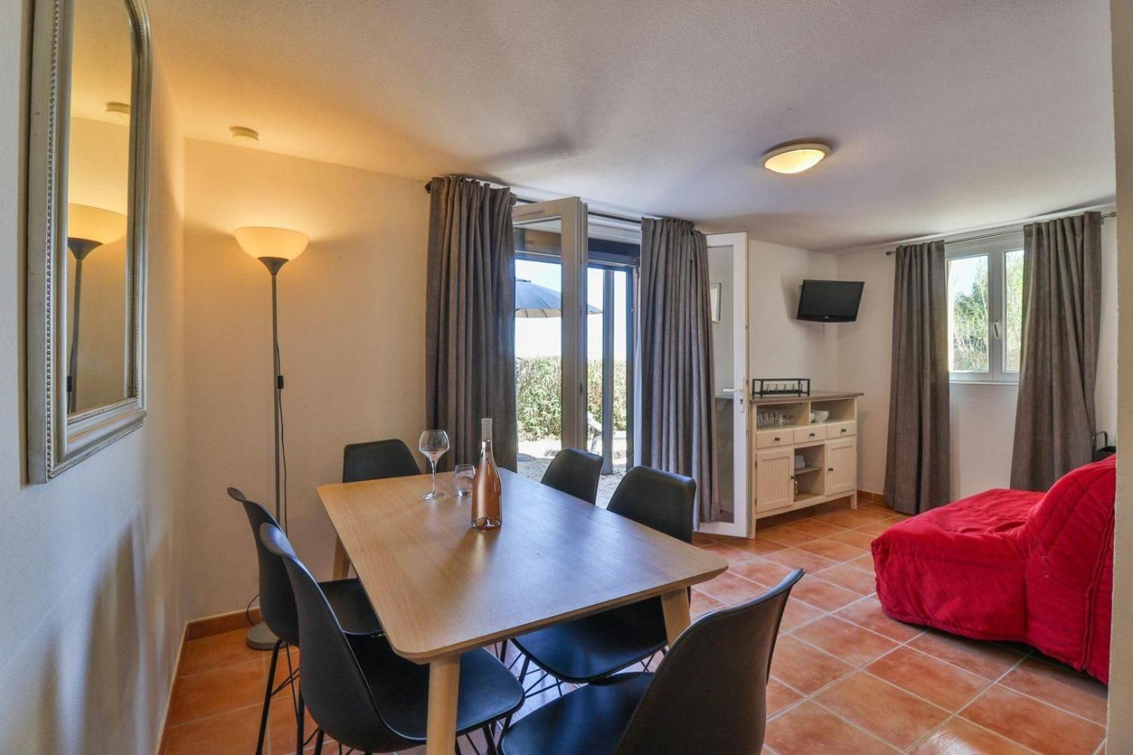 One-Bedroom Apartment with Sea View and Balcony