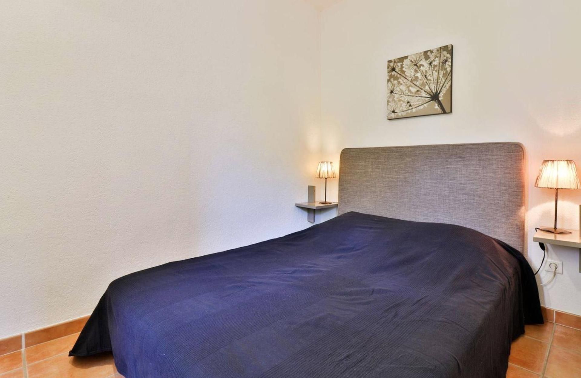 One-Bedroom Apartment with Sea View and Balcony