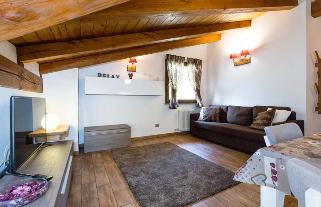 Apartment with Mountain View