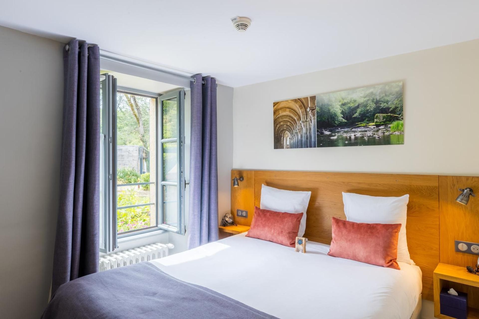 Standard Queen Room
