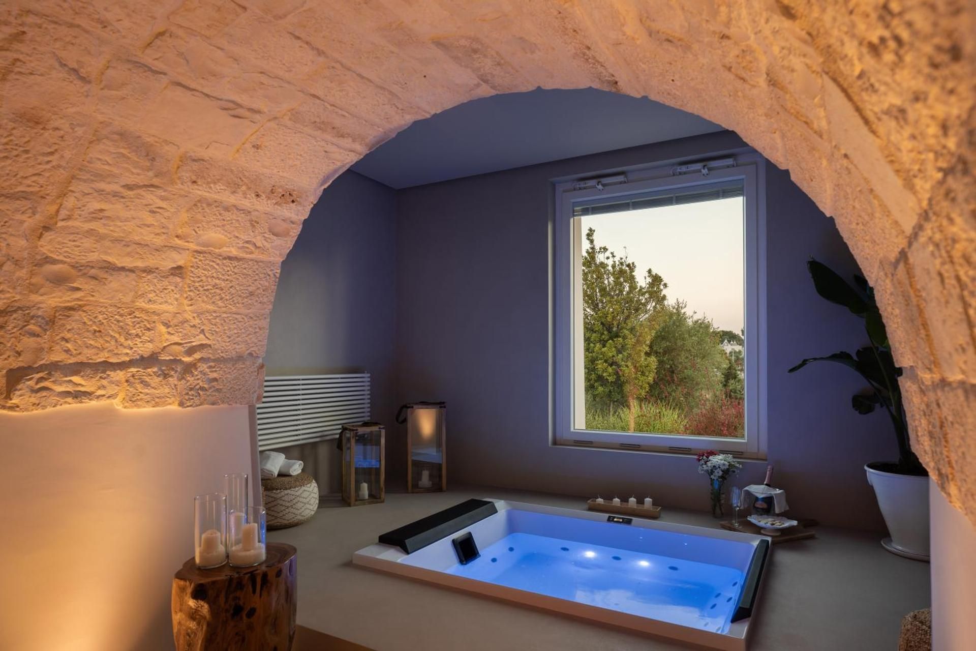 Suite with Hot Tub
