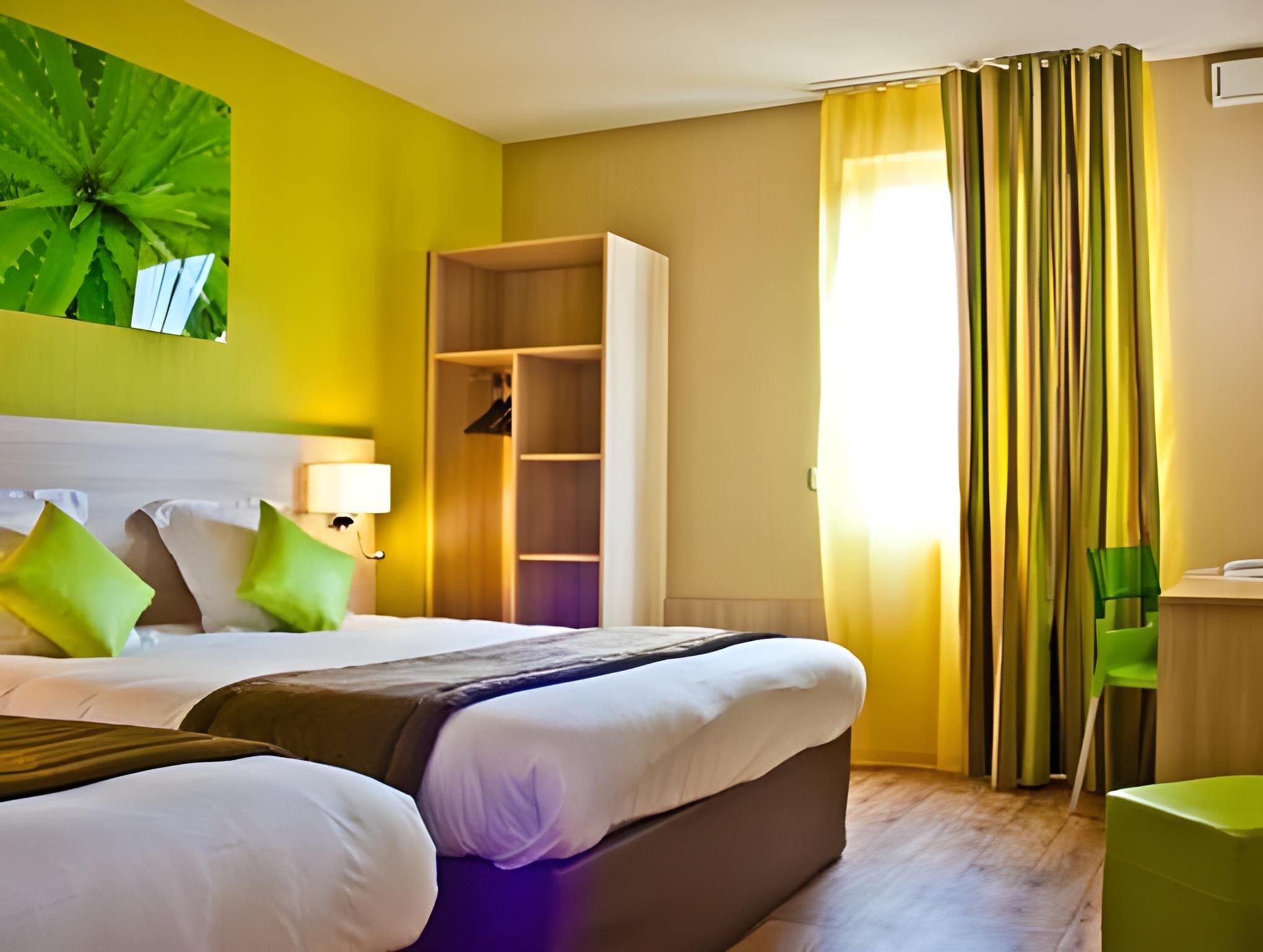 The Originals City, Hôtel des Lys, Dreux Triple Room