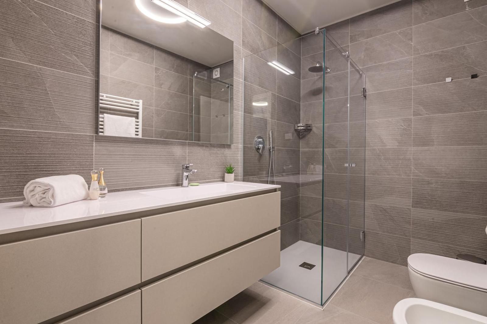 Lago Dorato Luxury Apartments & Villa - Lake Como View Three-Bedroom Apartment with View 2