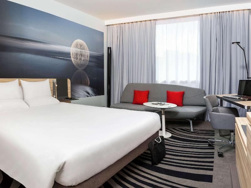 Family Suite with 1 double bed, twin beds and 1 double sofa bed