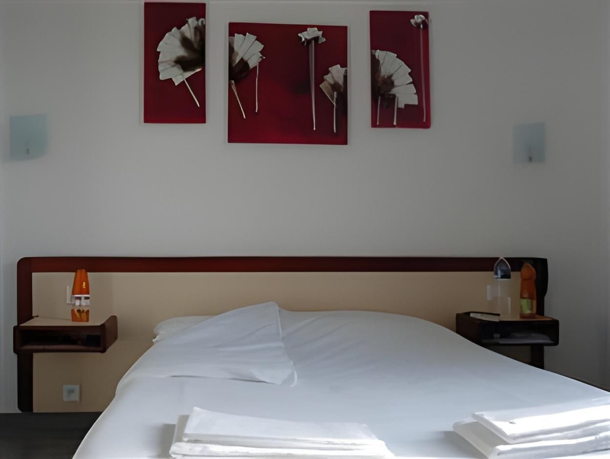 Riviera Hotel Single