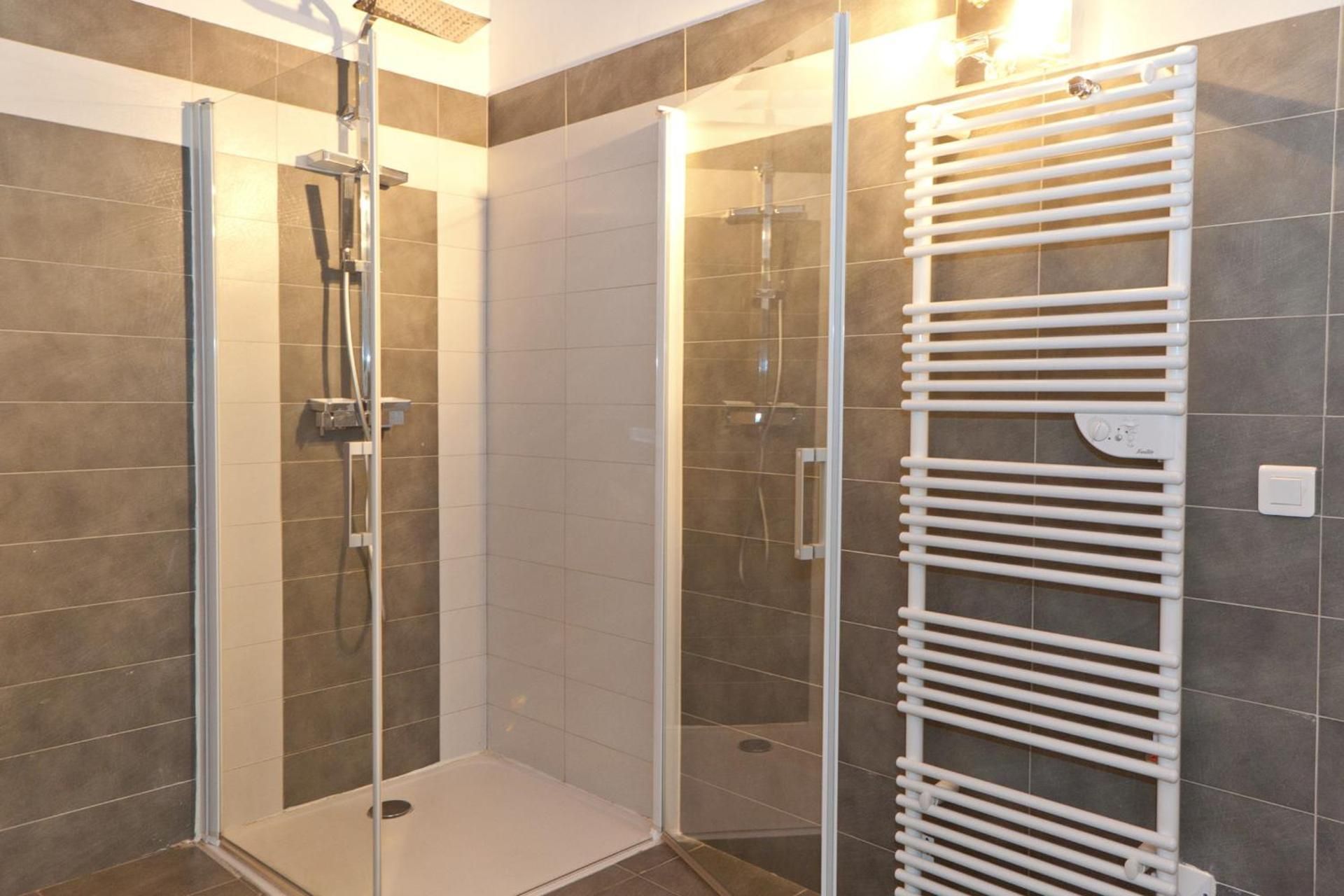 Riviera Hotel Superior Family Room (5 Adults) 2