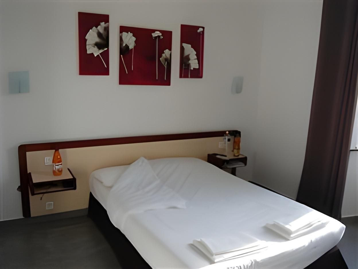 Riviera Hotel Single 2