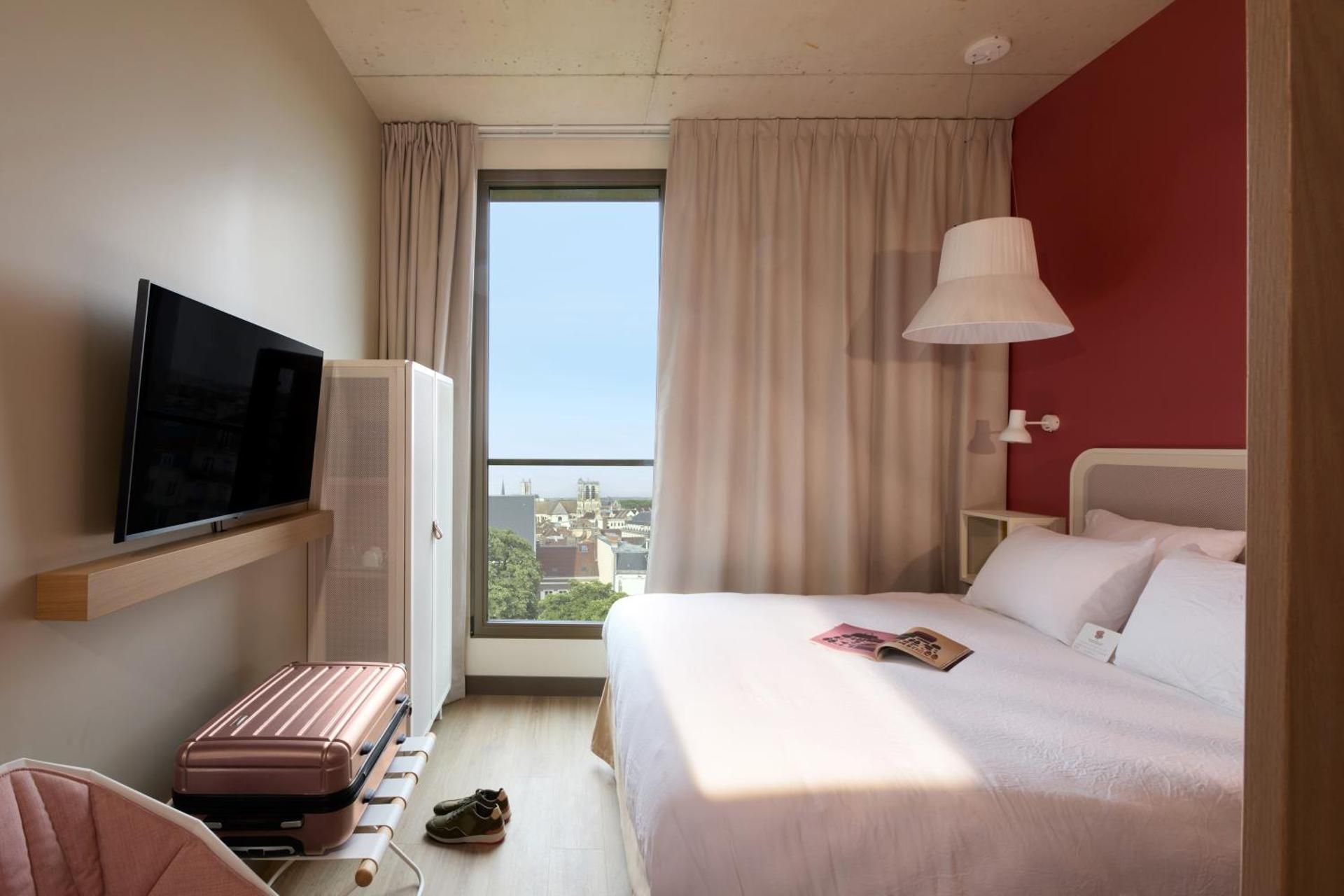 Classic Room City View