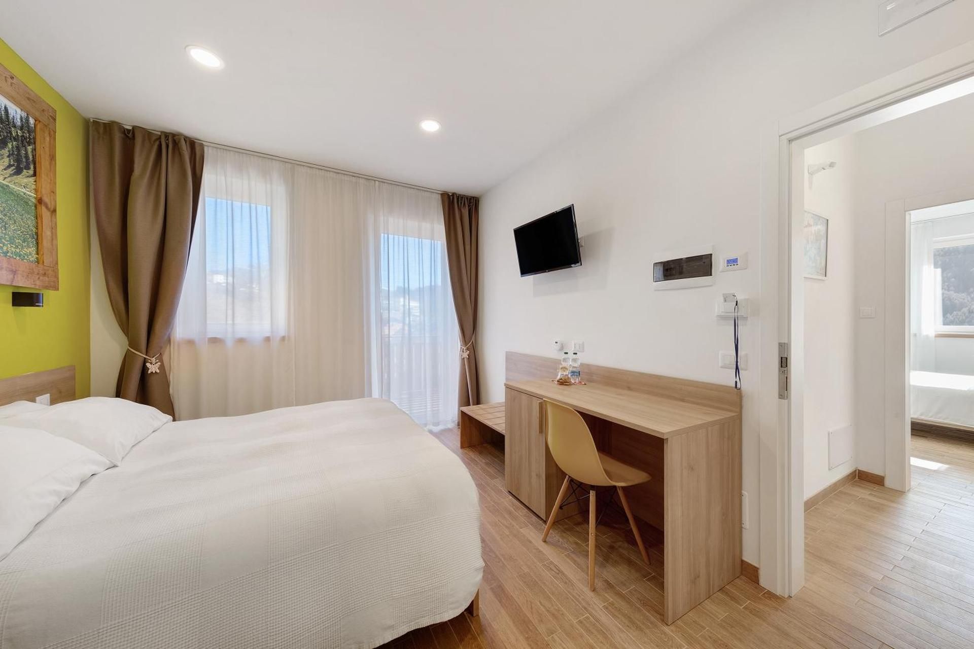 Standard Queen Room