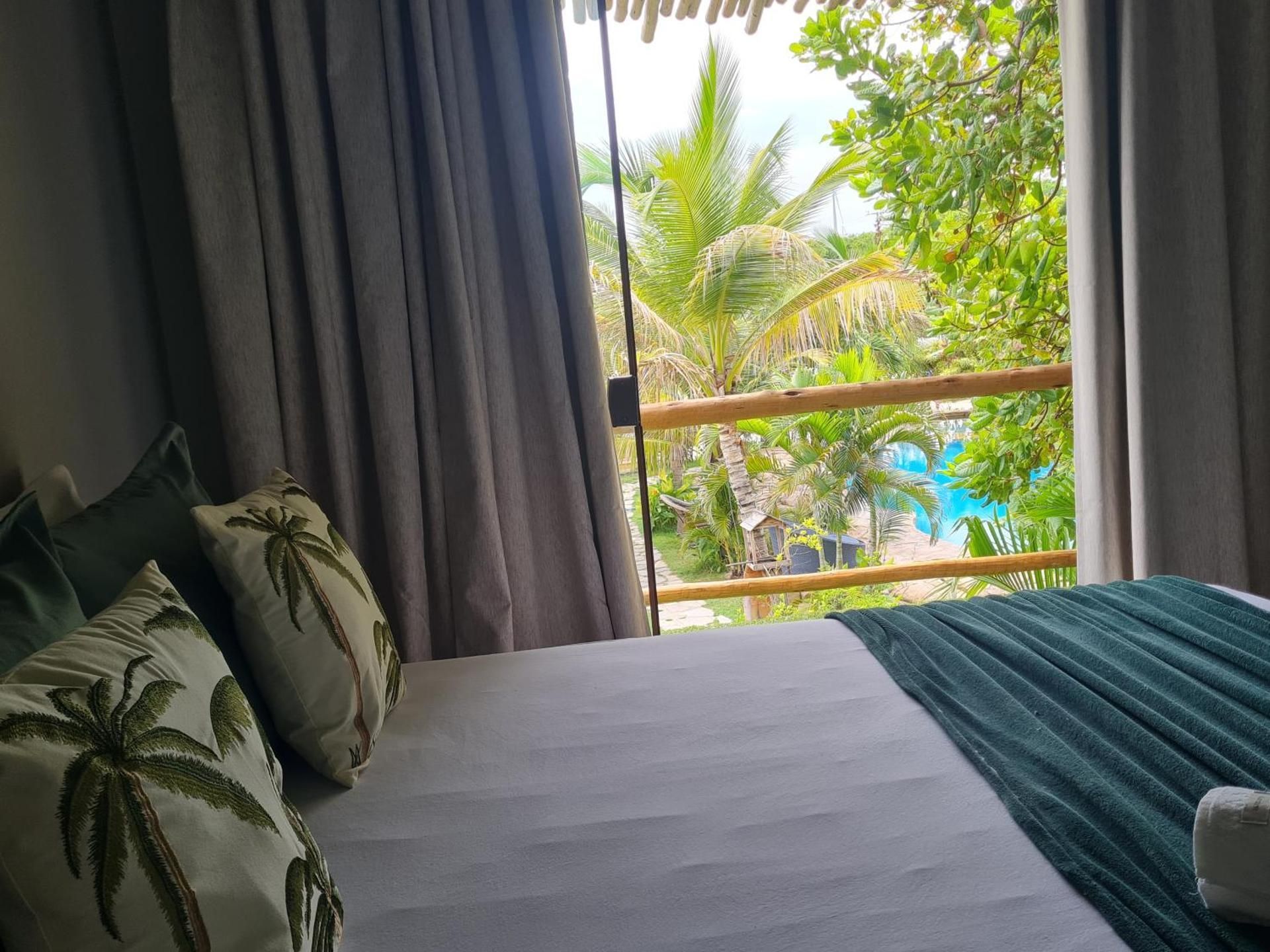Queen Suite with Pool View