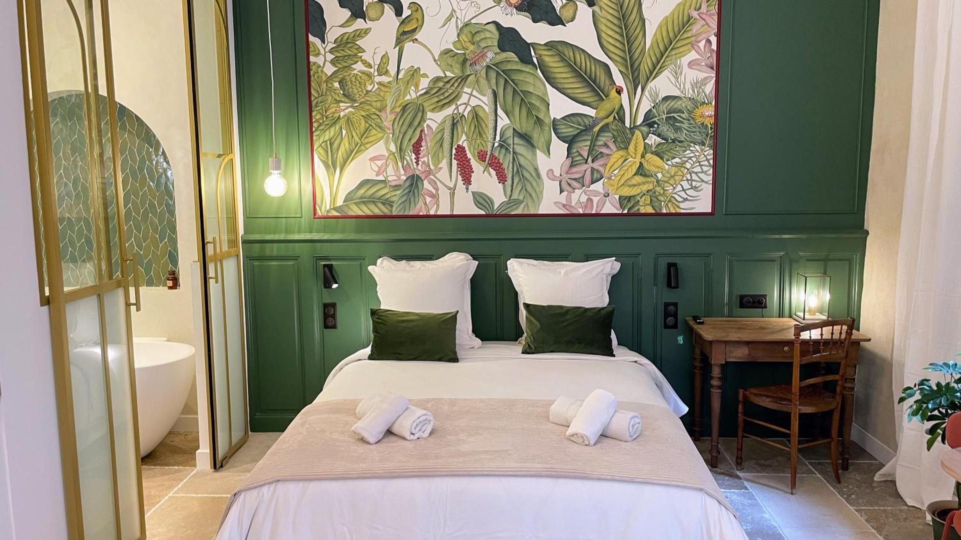 Deluxe Suite with Bath