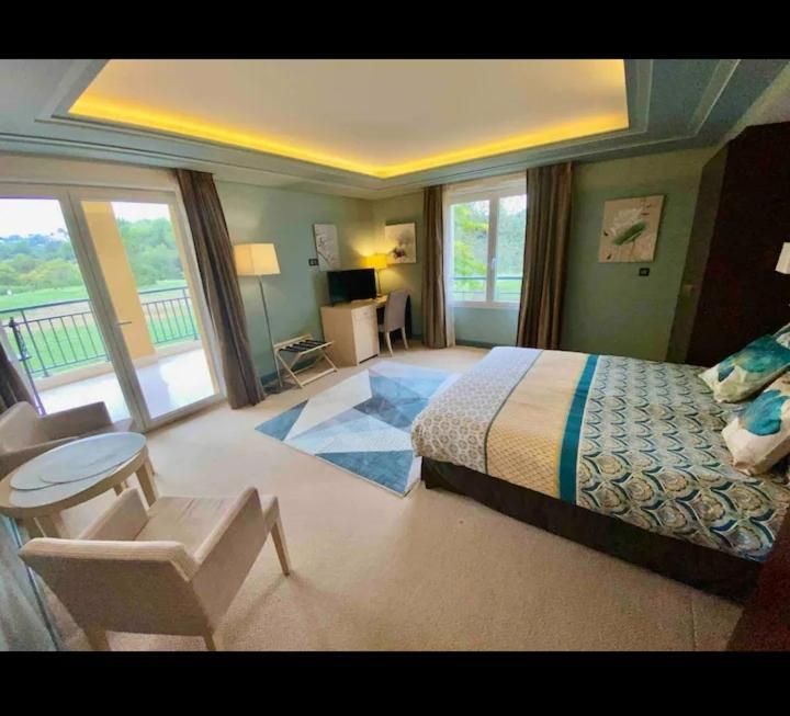 DELUXE APARTMENT