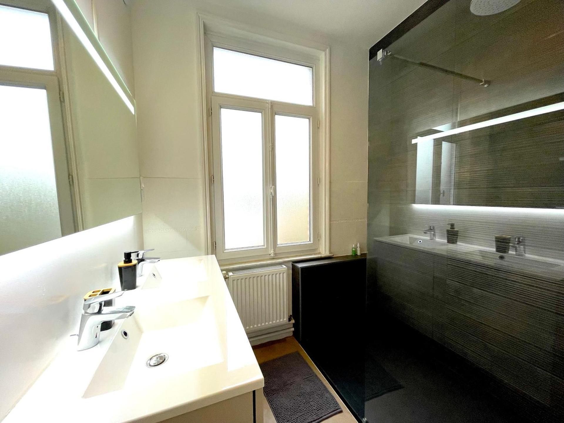 Residence Adam a part One-Bedroom Apartment