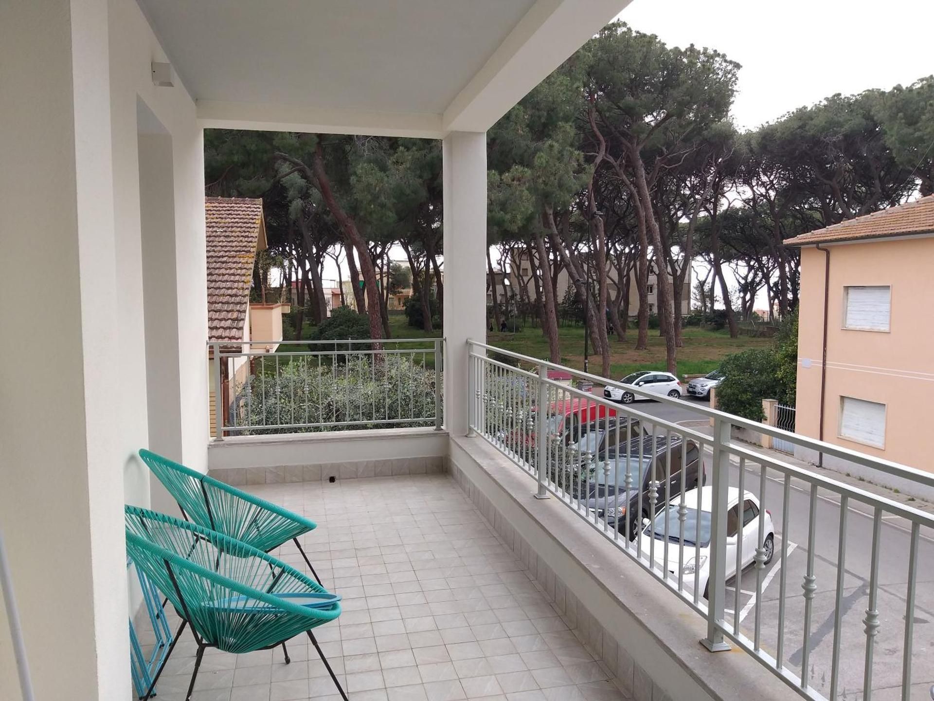 camera con terrazza vicino al mare e pineta