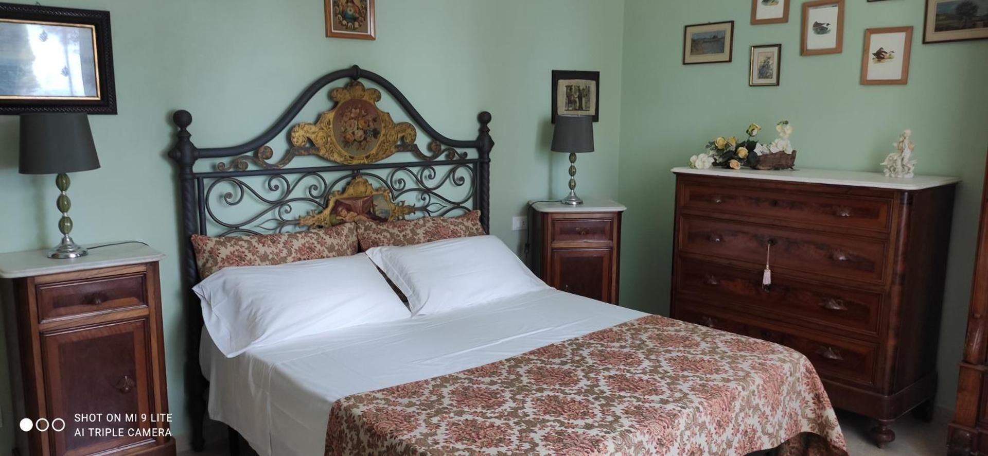 Deluxe Room (2 Adults + 1 Child)