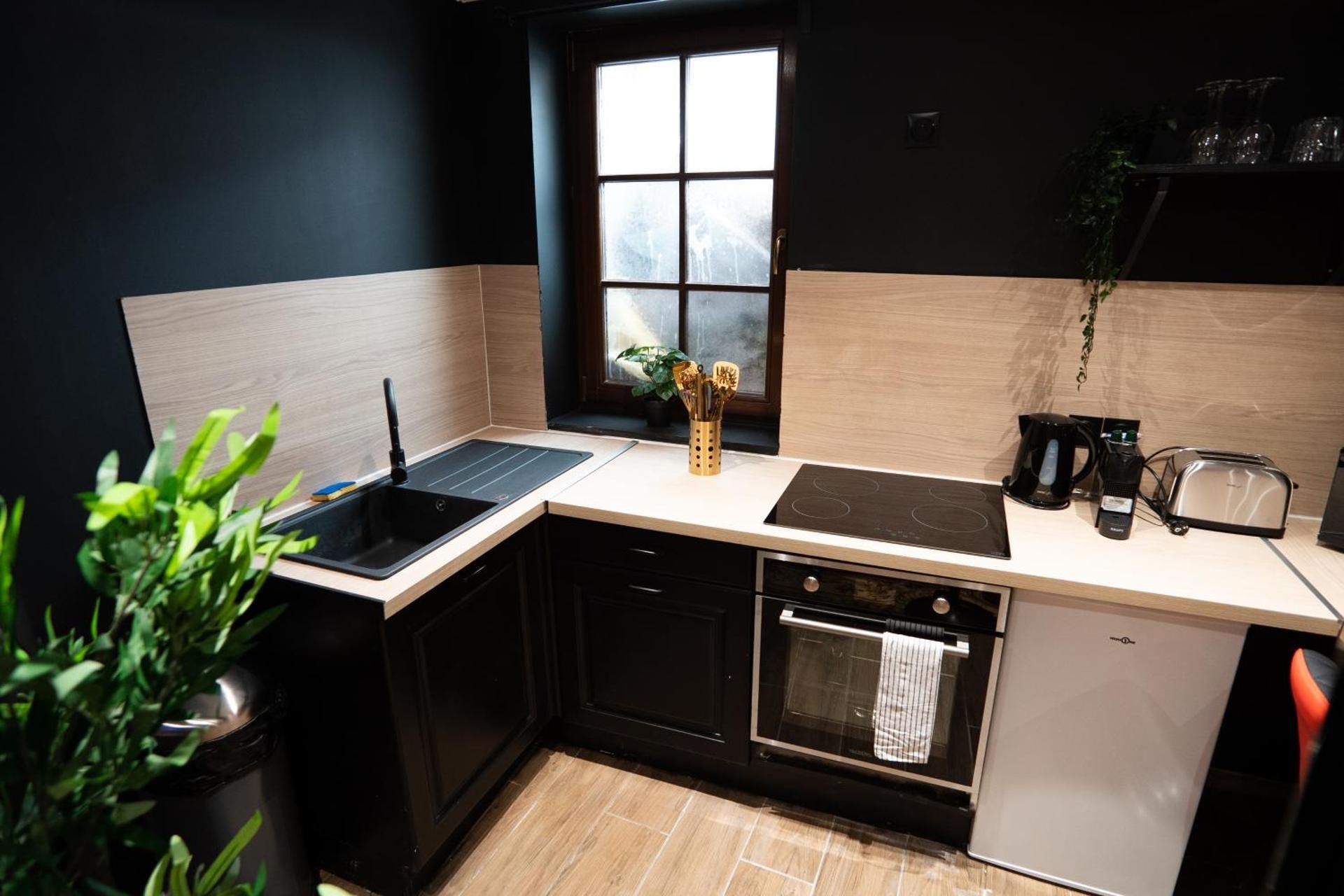 Capsule Secret - Jacuzzi - Netflix & Home cinema - Jeux de couple - Barre de pole dance One-Bedroom House 3