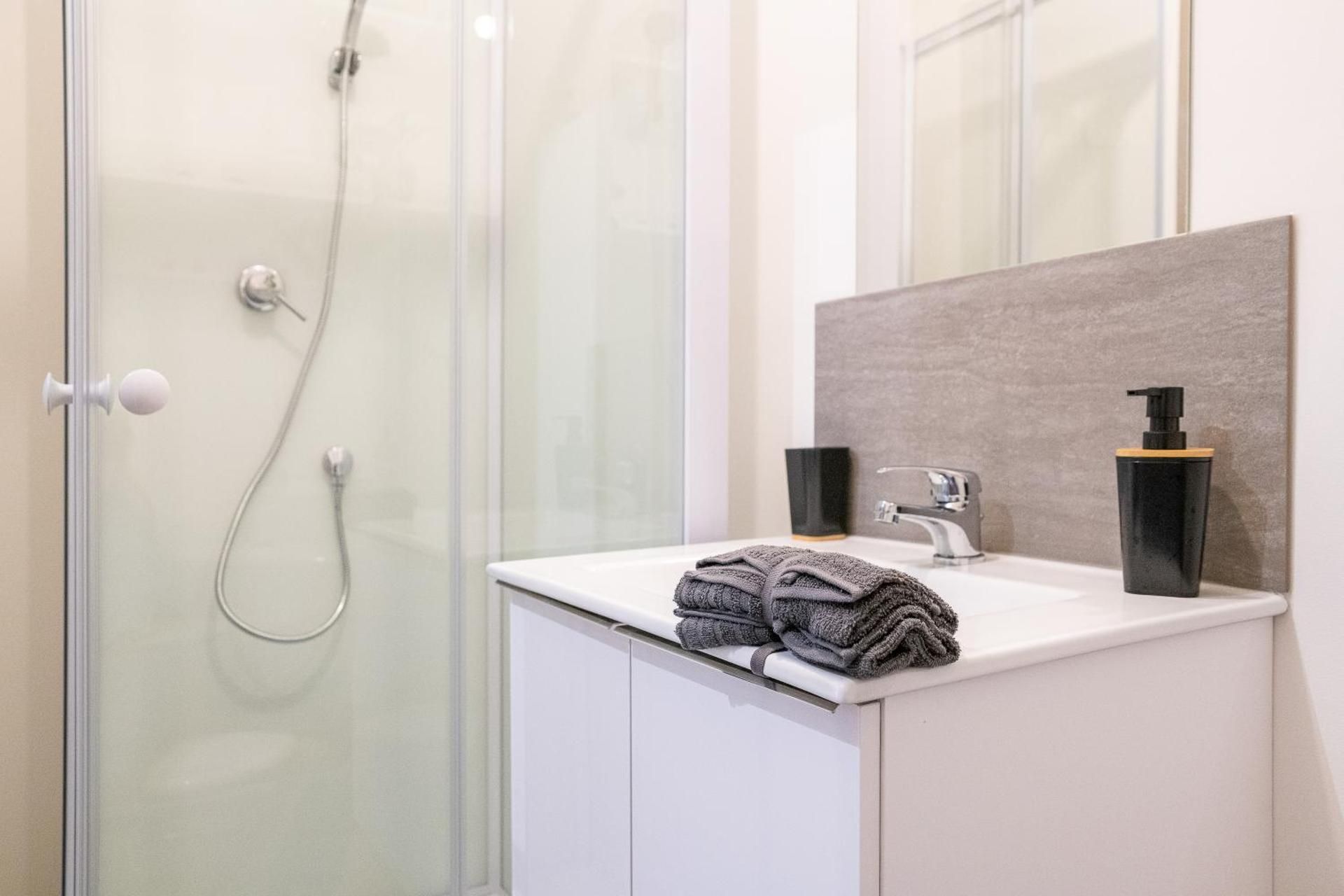 Malaka Home Anzin Apartment with Terrace 2