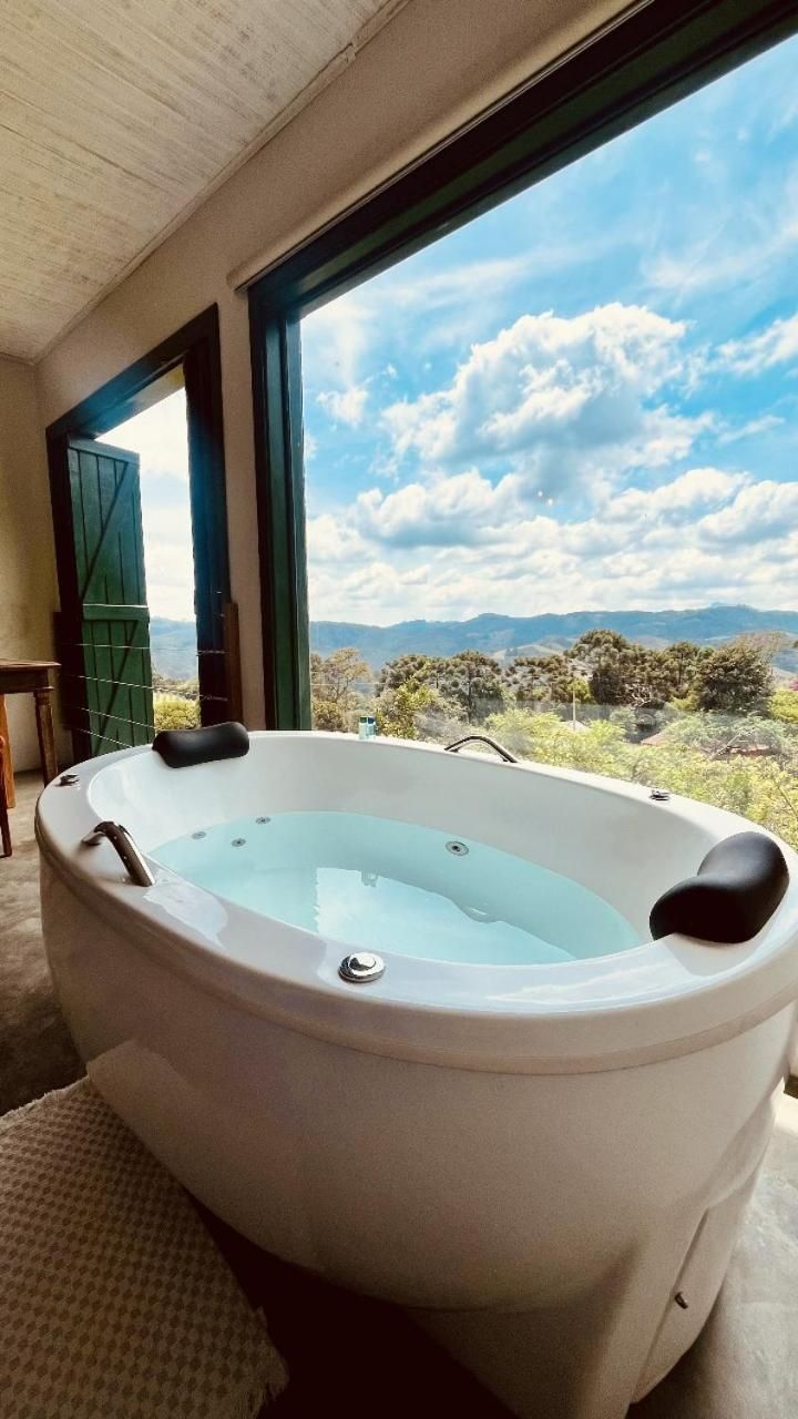 Apartment with Mountain View