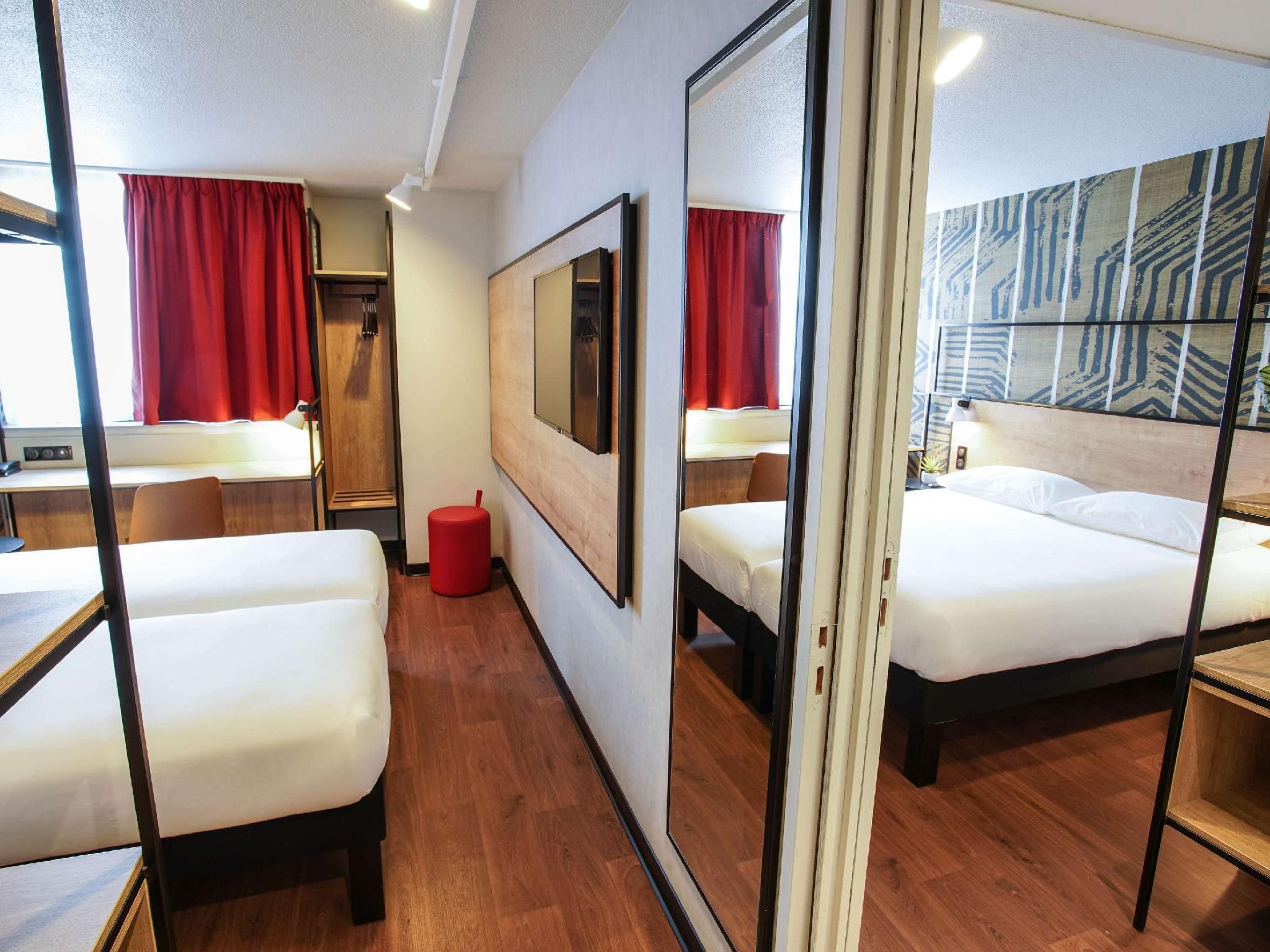 ibis Tours Centre Giraudeau Standard family suite with 2 communicating room s 2