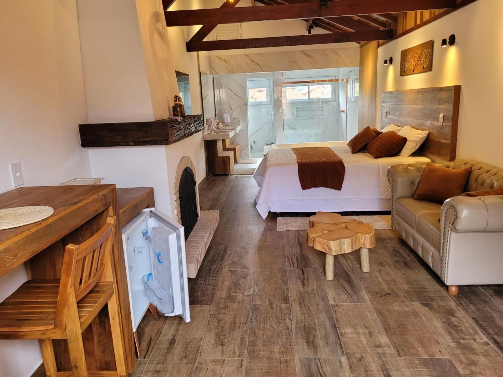 Deluxe Suite with Spa Bath
