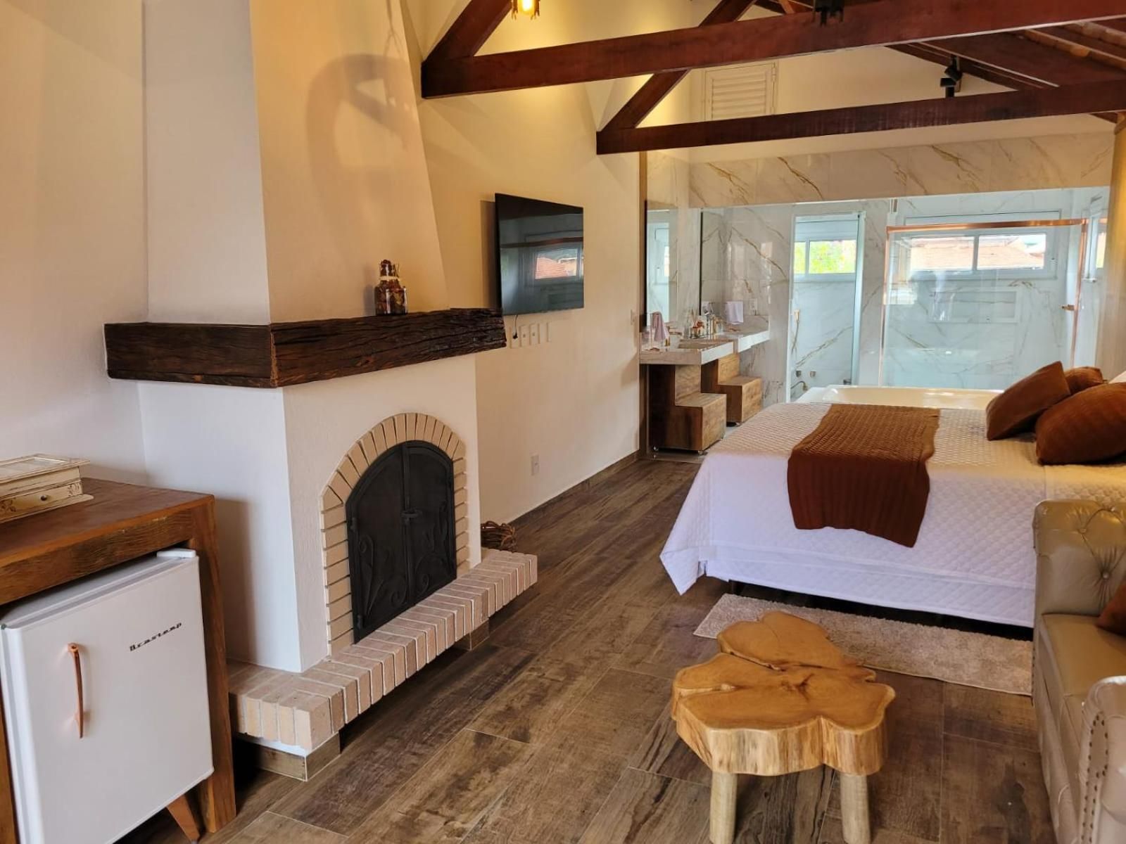 Deluxe Suite with Spa Bath