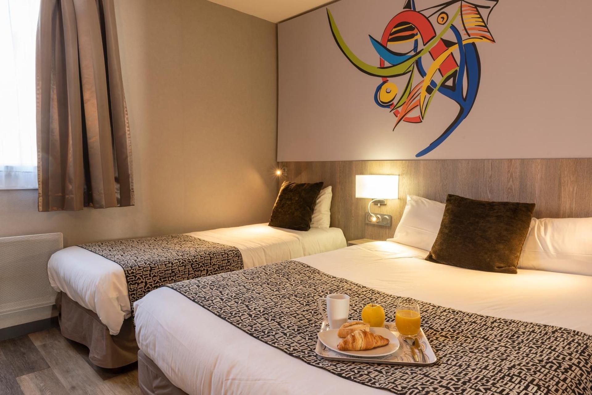 Triple Room with 1 Double Bed and 1 Single Bed