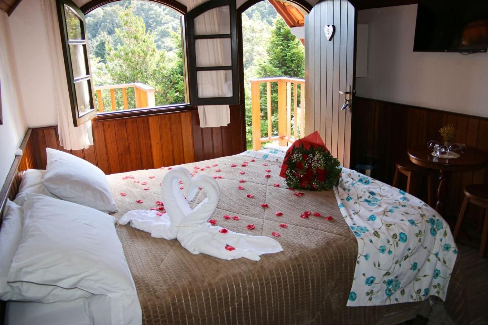 Chalet with Hot Tub
