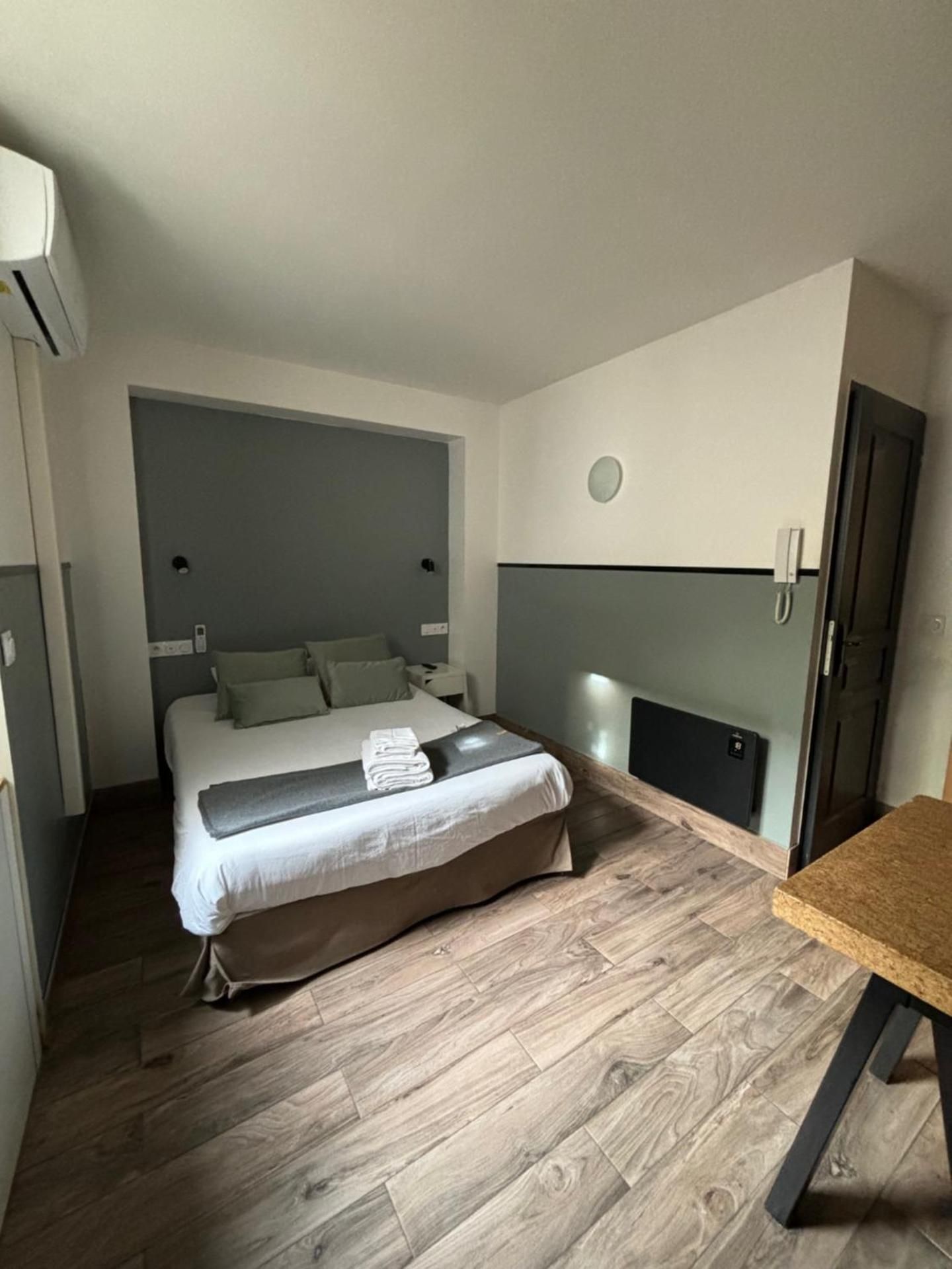 Studio (2 Adults)