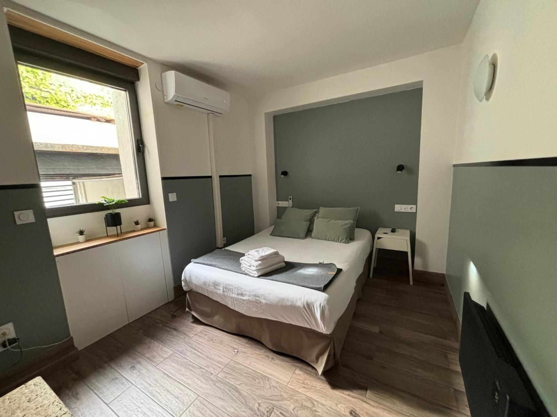 Studio (2 Adults)