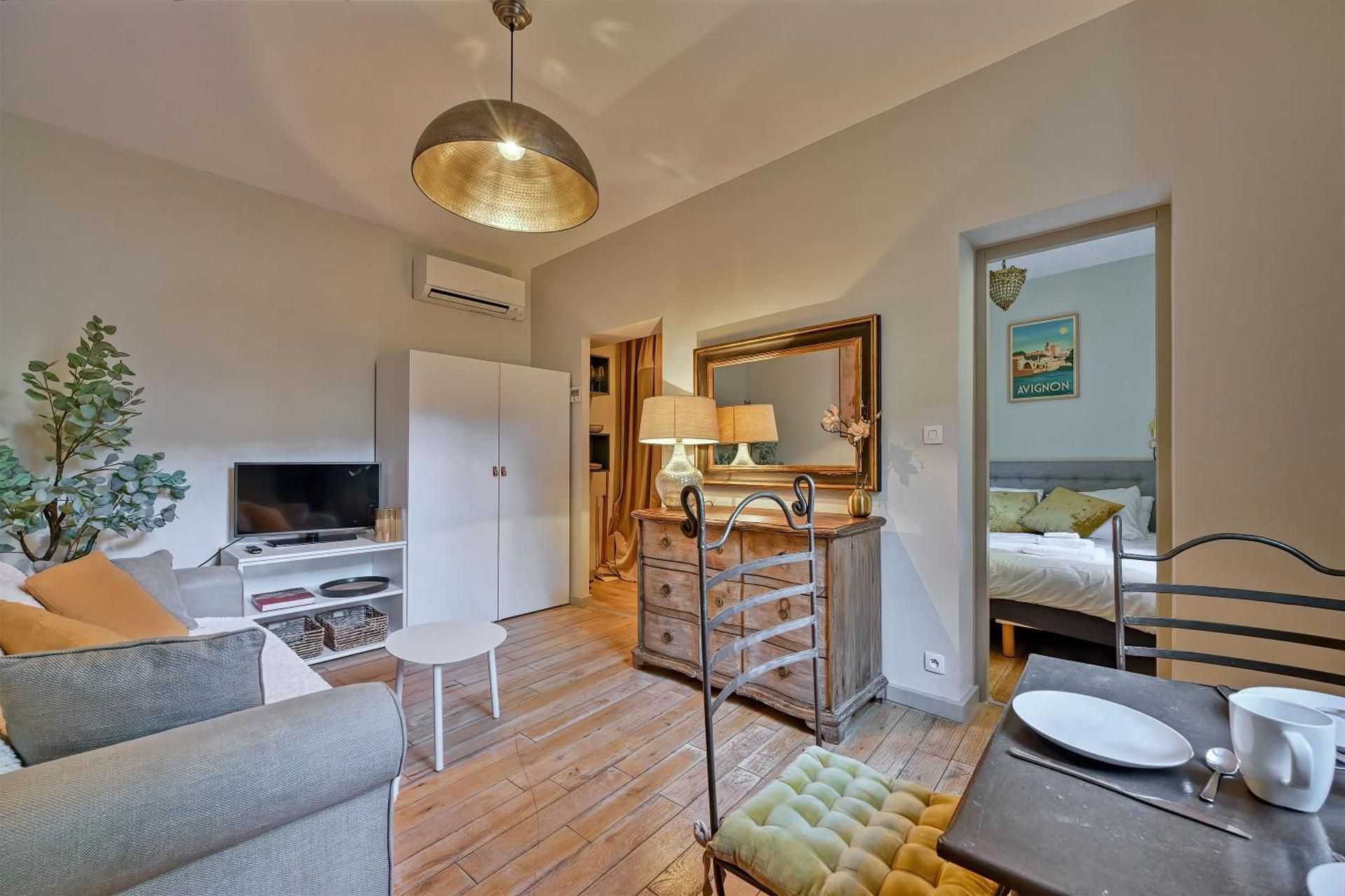 One-Bedroom Apartment