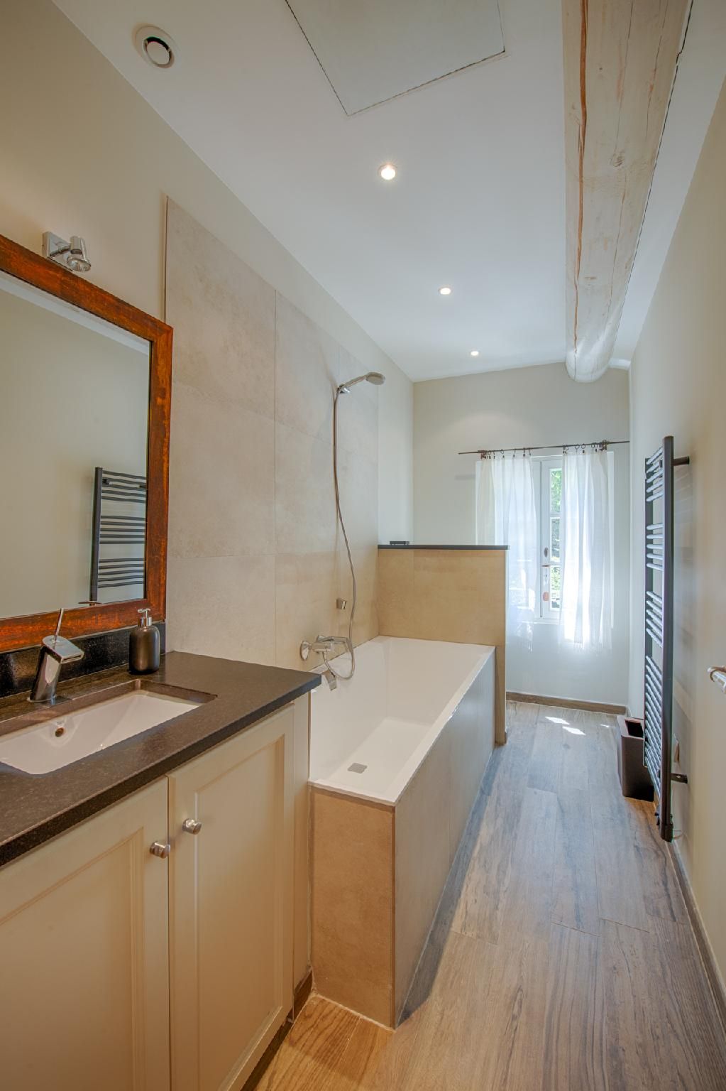 Duplex-Apartment-Ensuite with Bath-Garden View