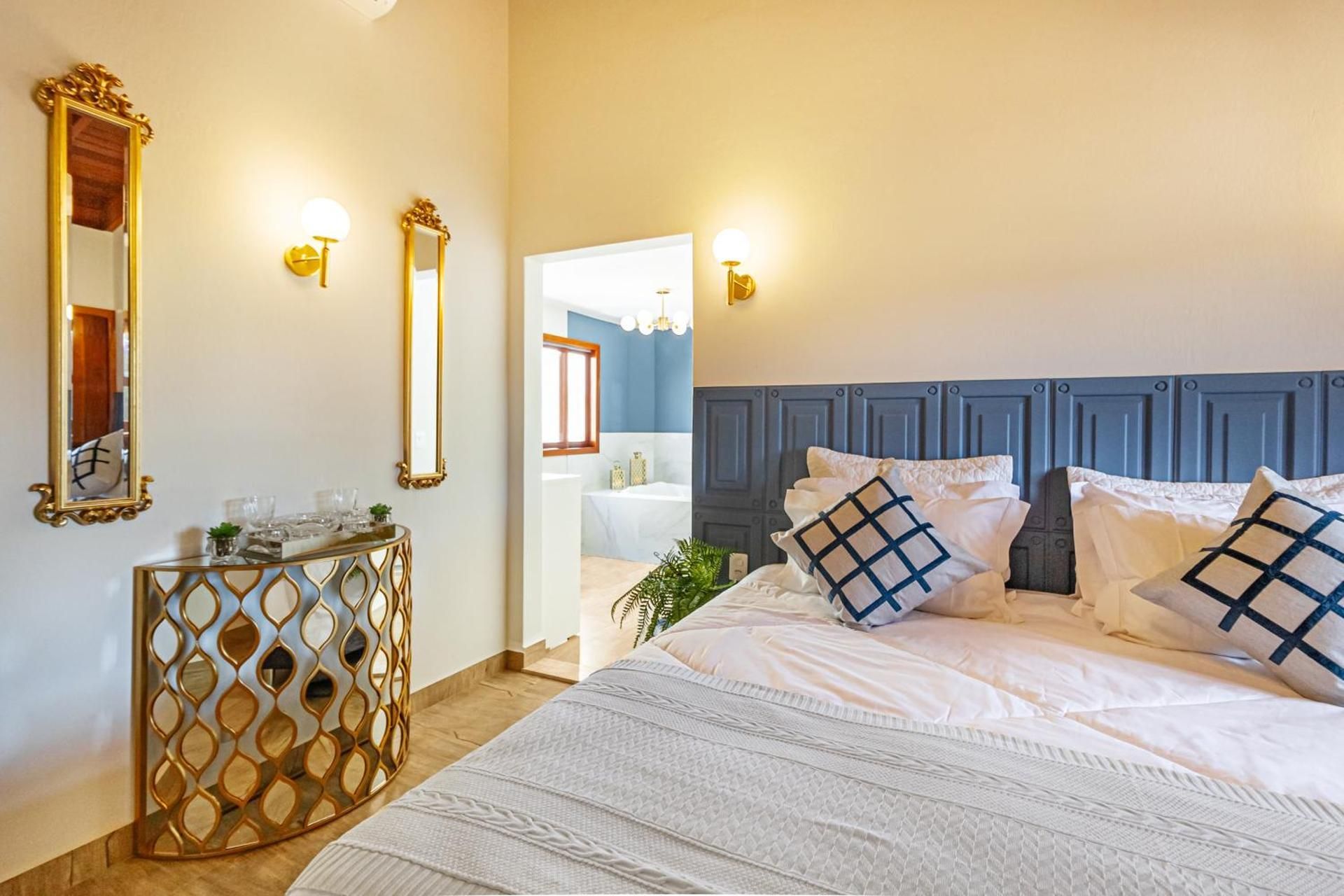 Queen Room with Spa Bath