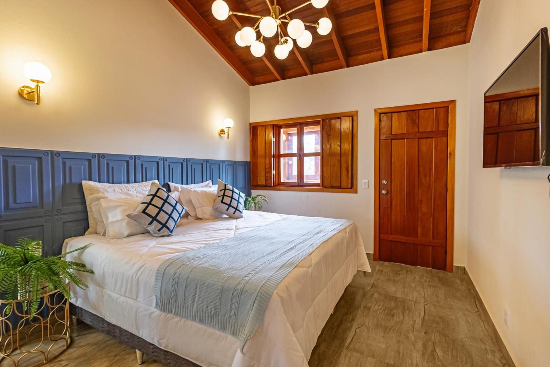 Queen Room with Spa Bath