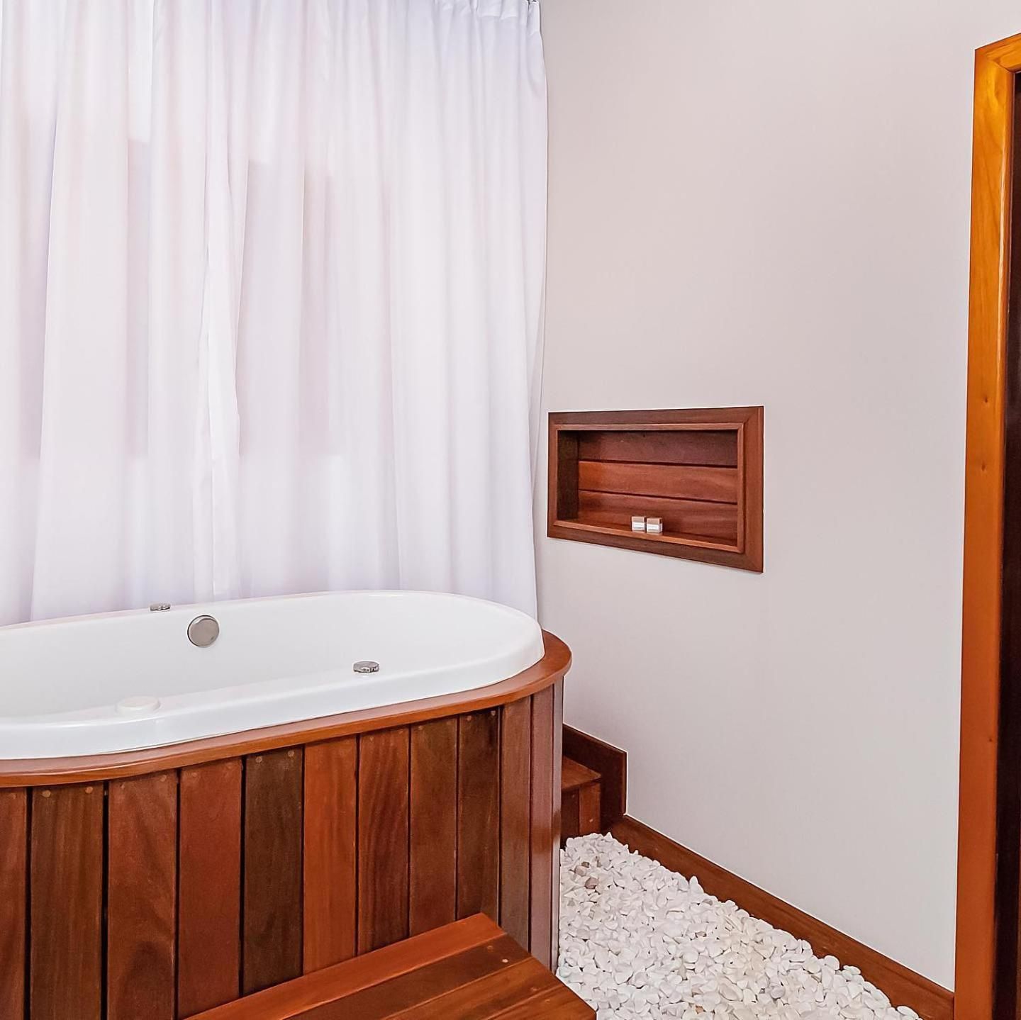Queen Suite with Spa Bath