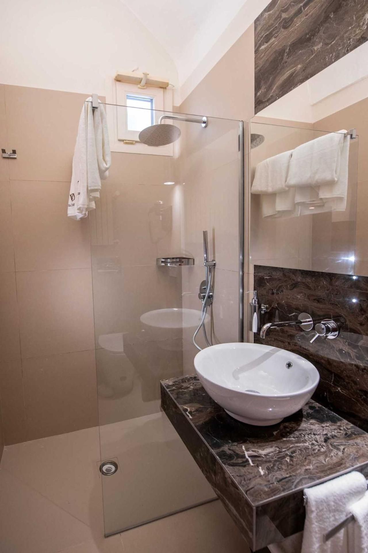 Deluxe Double Room (2 Adults + 1 Child)