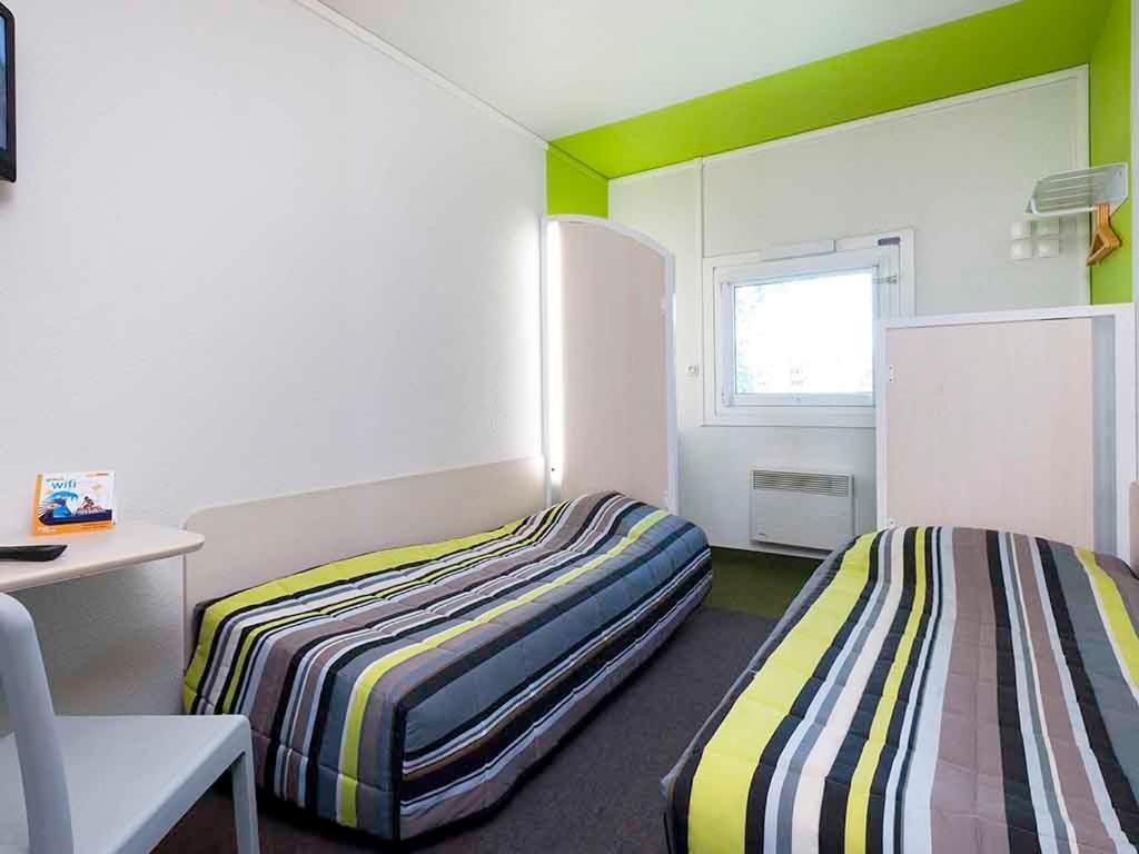 hotelF1 Vesoul Standard Twin Room with Two Twin Beds 2