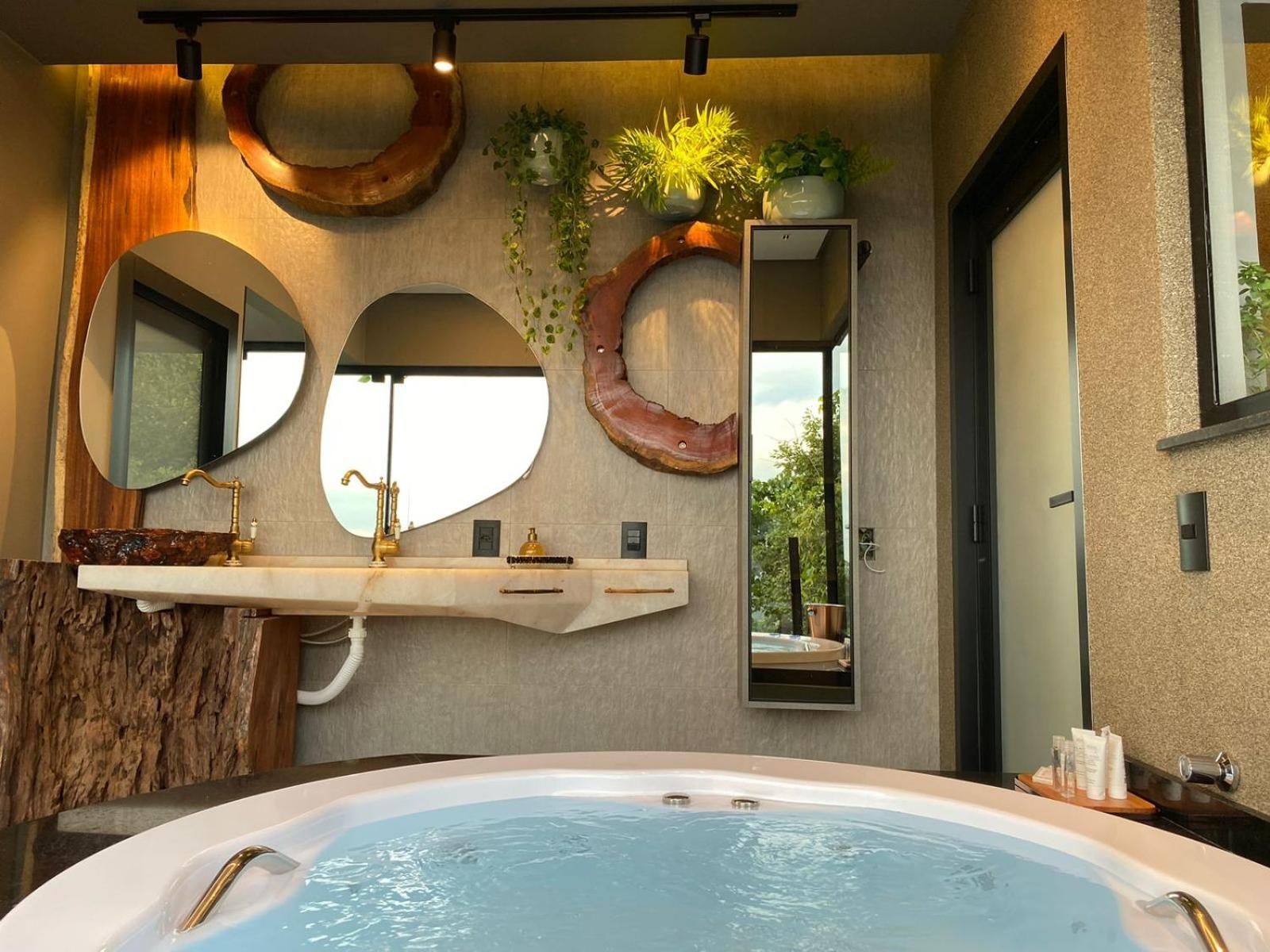 King Room with Roll-In Shower - Disability Access