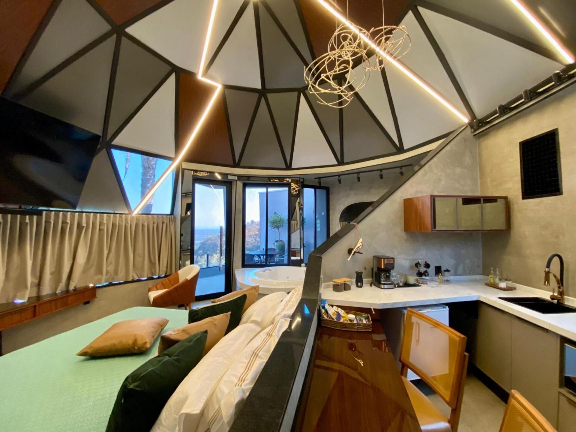 King Room with Spa Bath