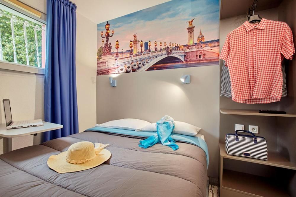 Double Room (2 Adults)