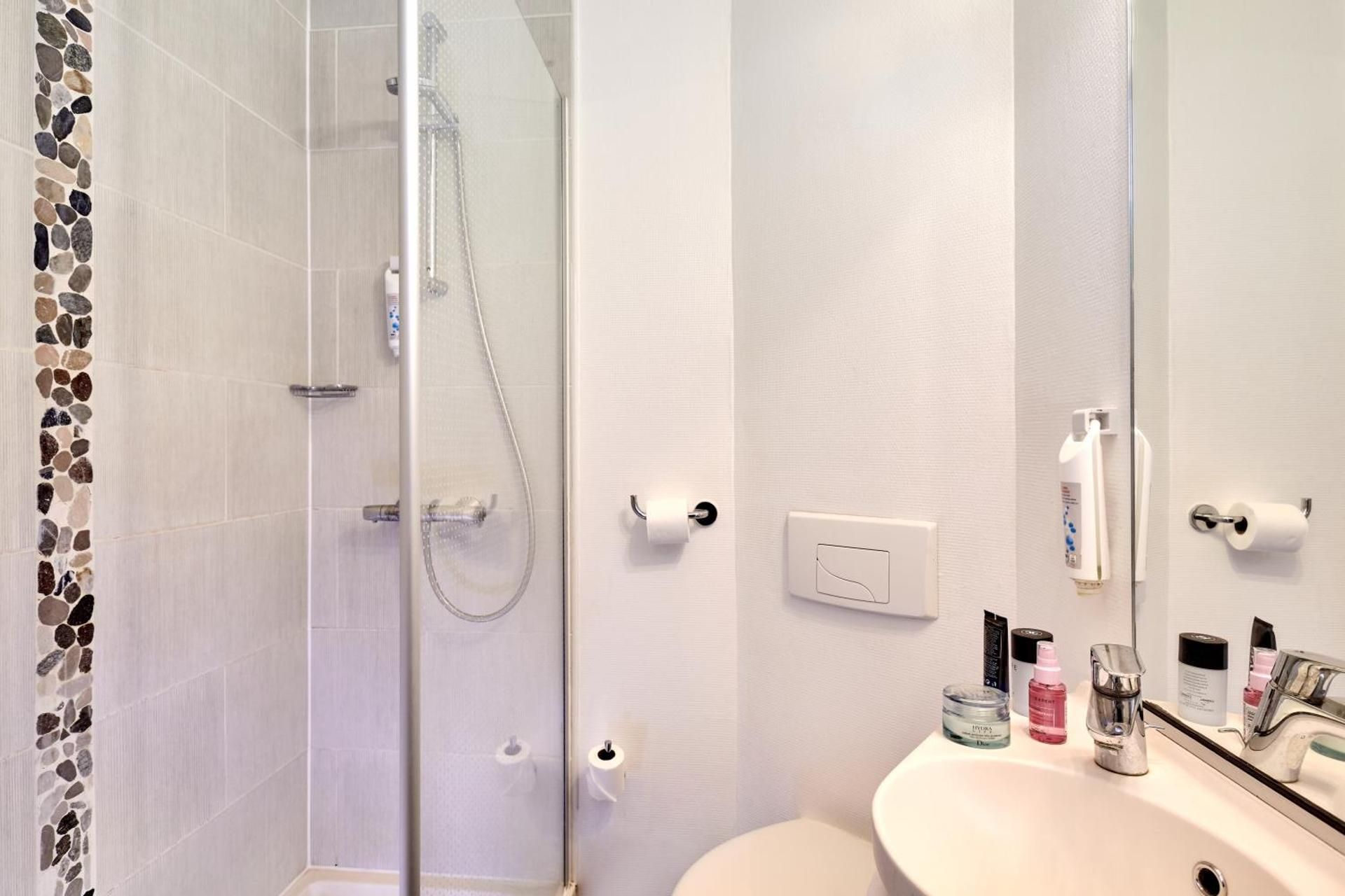 Twin Room (2 Adults)