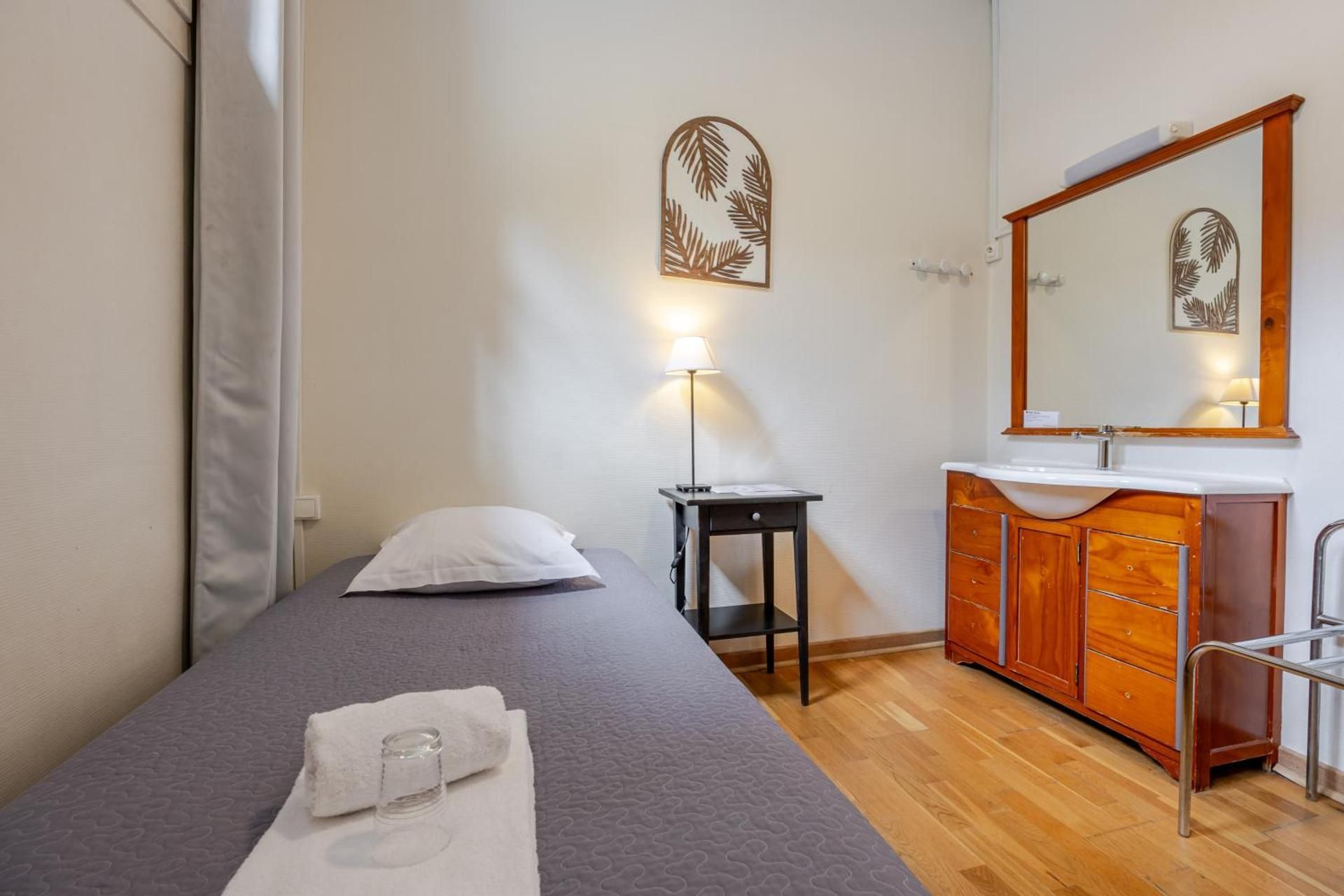 Single Room with Shared Bathroom