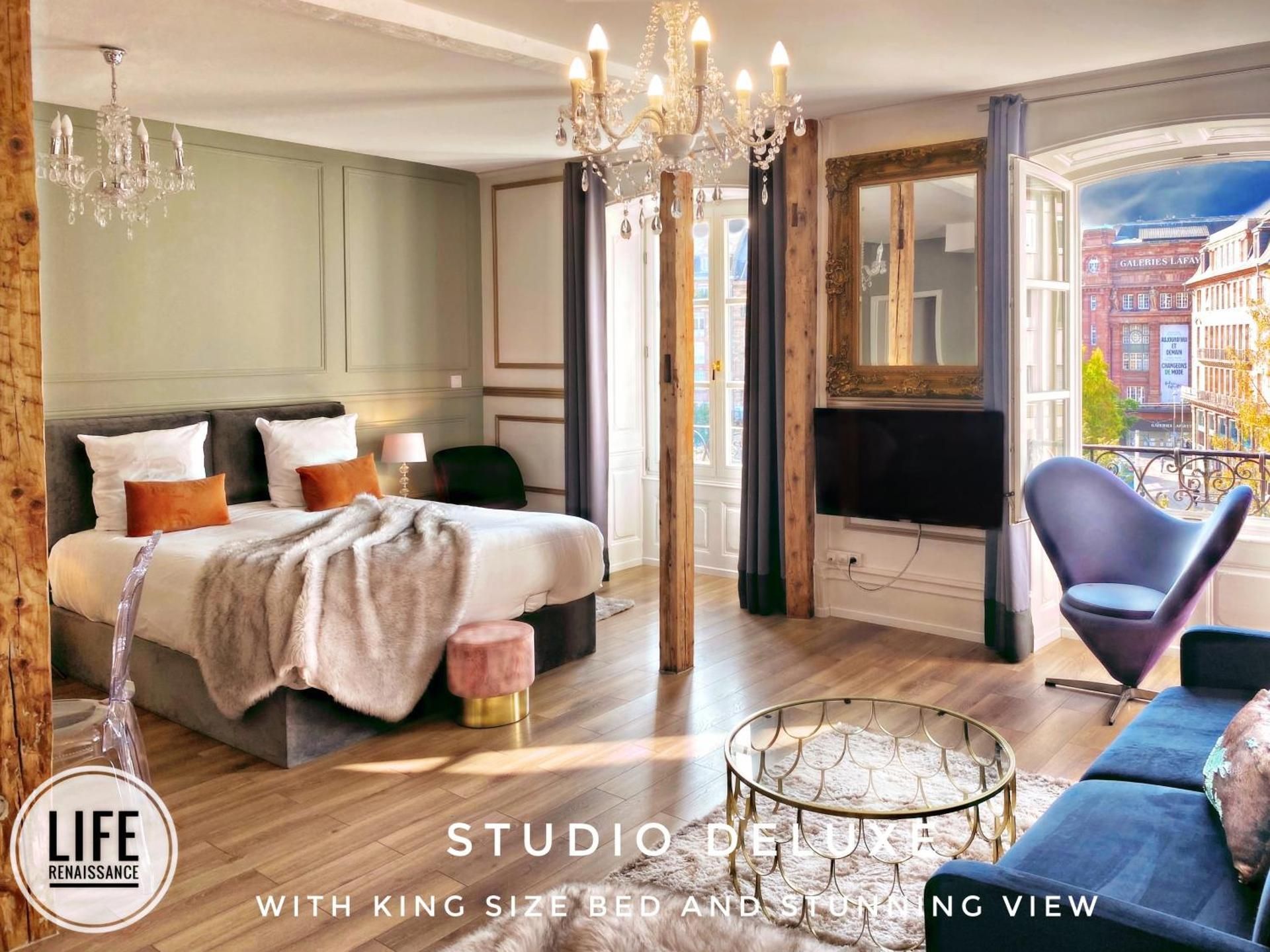 Deluxe Family Studio