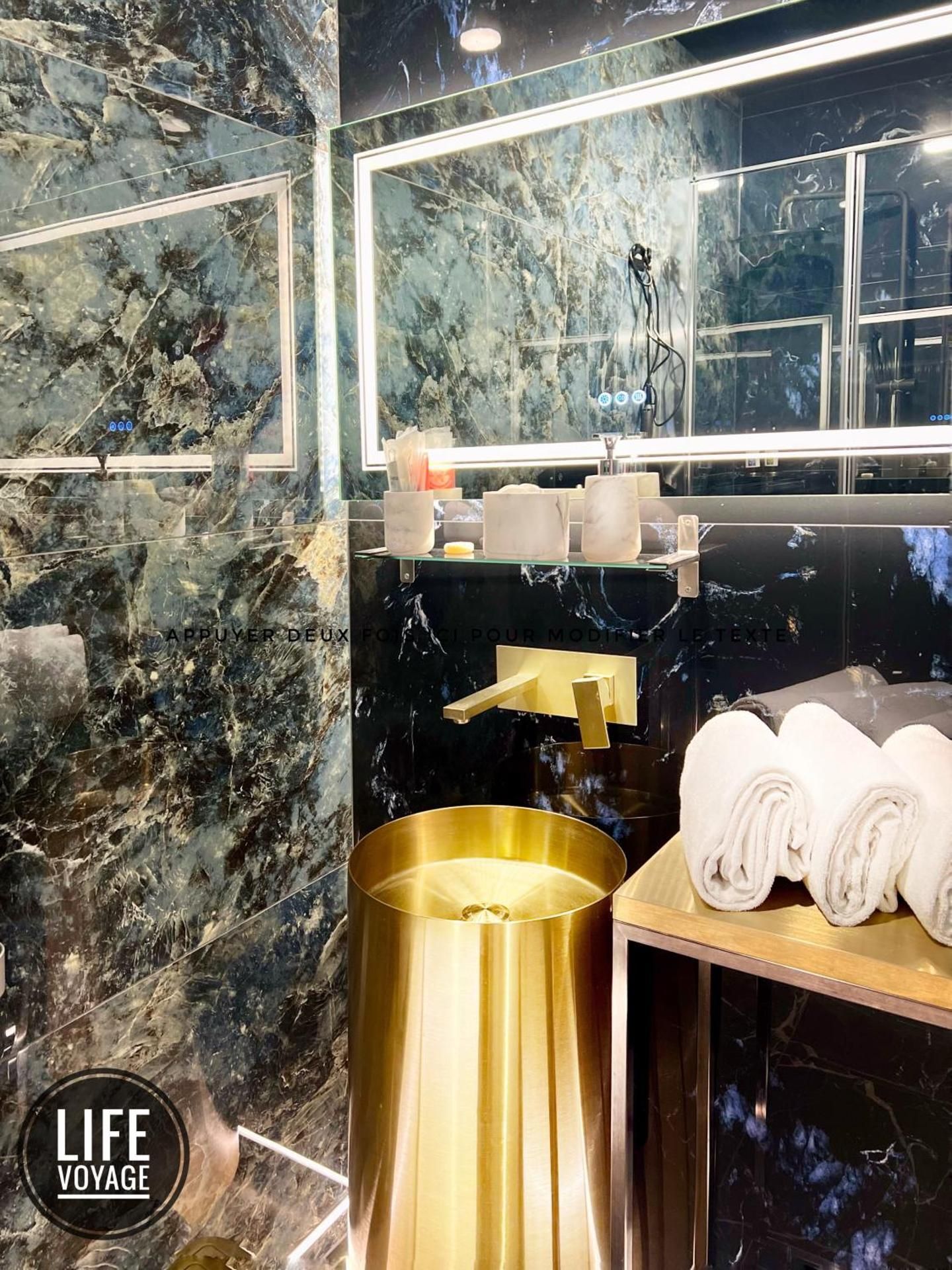 Deluxe Suite - Private Sauna & Jacuzzi